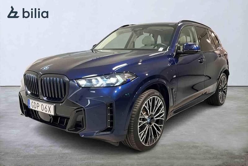 Blå Begagnad 2025 BMW X5 SUV | 1 094 000 kr - Bild 1/1