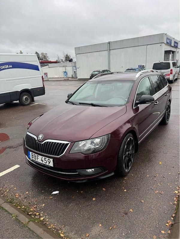 Begagnad 2014 Skoda Superb Elegance Kombi | 83 000 kr (Marknadspris) - Bild 1/4