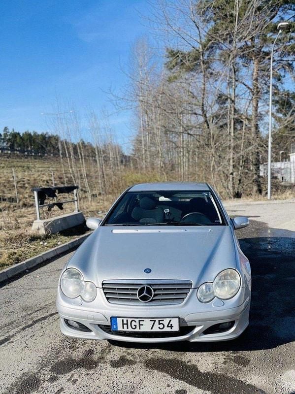 Silver Begagnad 2007 Mercedes C180 Sportkupé | 45 000 kr (Marknadspris) - Bild 1/3