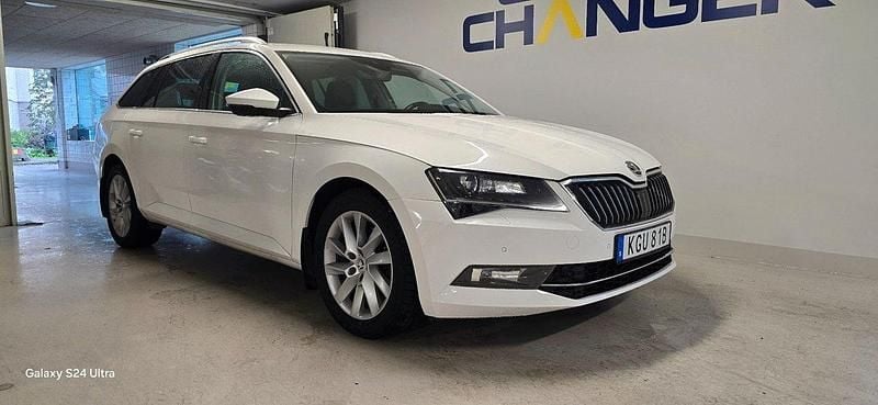 Vit Begagnad 2019 Skoda Superb Business Line Kombi | 239 899 kr (Bra pris) - Bild 1/4