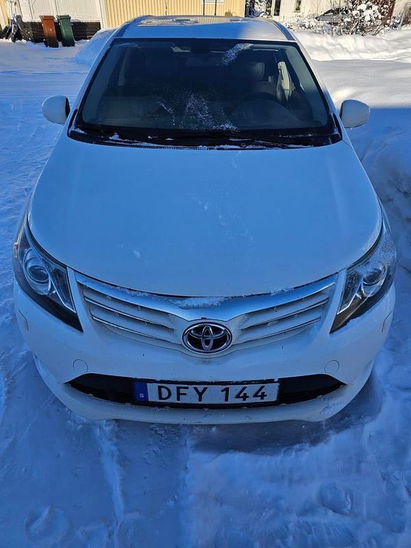 Begagnad Toyota Avensis 124 HK (91 kW) 2014 Kombi