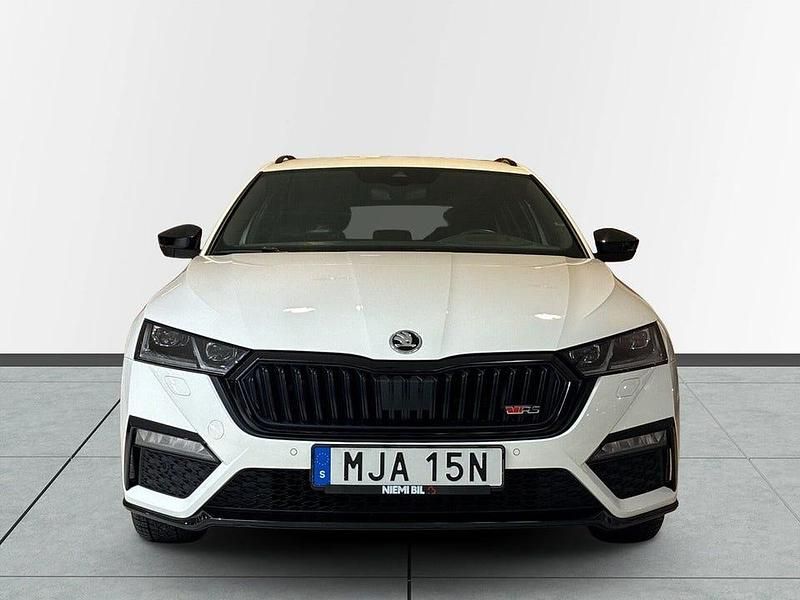Begagnad Skoda Octavia RS 245 HK (180 kW) 2023 Vit Kombi