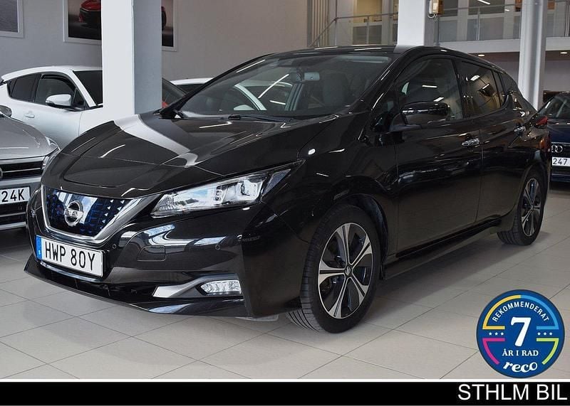 Svart Begagnad 2021 Nissan Leaf 360º Halvkombi | 159 000 kr (Marknadspris) - Bild 1/4