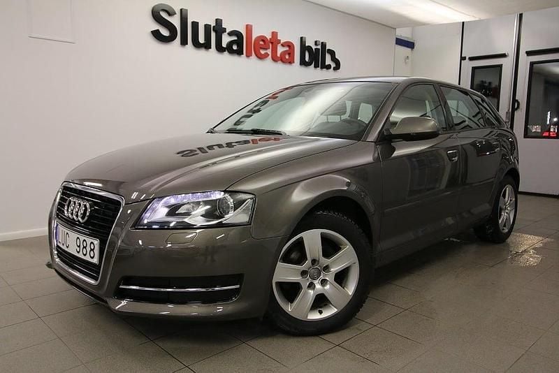 Grå Begagnad 2012 Audi A3 Sportback Halvkombi | 134 900 kr (Dyr) - Bild 1/4