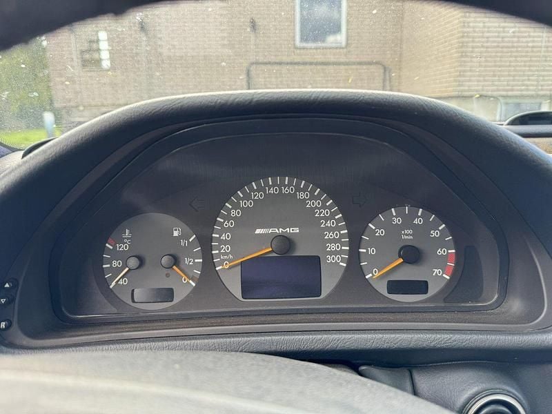 Silver Begagnad 2000 Mercedes CLK55 AMG AMG Sportkupé | 75 000 kr - Bild 1/4