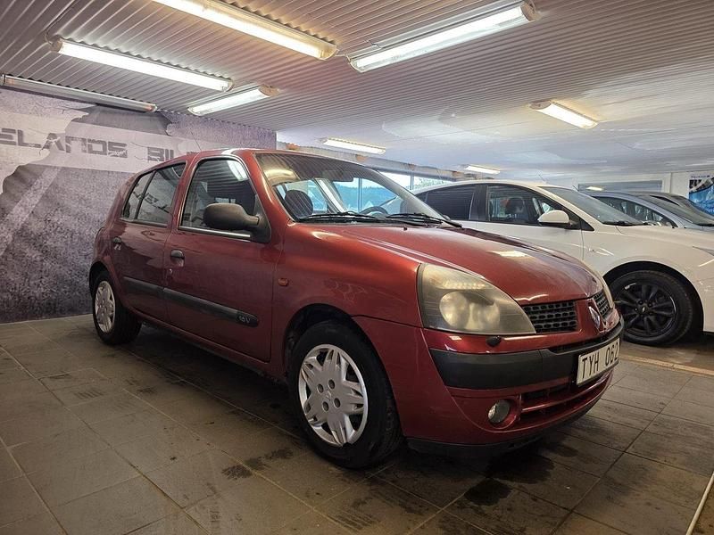 Mörkröd (röd) Begagnad 2003 Renault Clio II Halvkombi | 13 500 kr (Marknadspris) - Bild 1/4