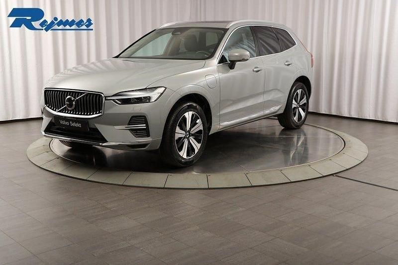 Vapour grey metallic Begagnad 2025 Volvo XC60 Plus SUV | 539 900 kr (Marknadspris) - Bild 1/4