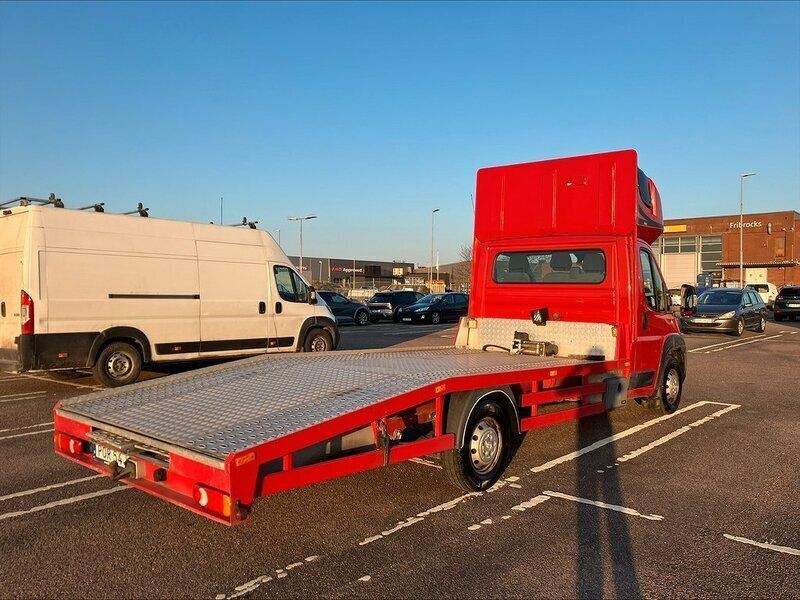 Begagnad Peugeot Boxer 164 HK (120 kW) 2018 Röd Van