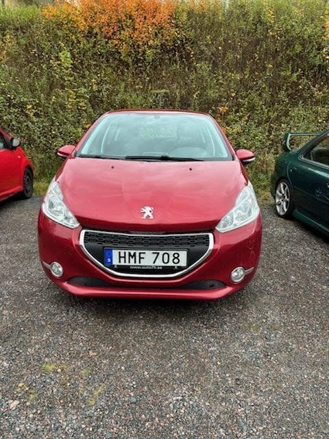 Röd Begagnad 2015 Peugeot 208 Halvkombi | 49 500 kr (Bra pris) - Bild 1/4
