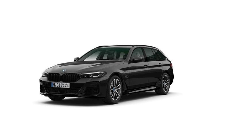 Svart Begagnad 2022 BMW 530e M Sport Kombi | 374 500 kr (Marknadspris) - Bild 1/4