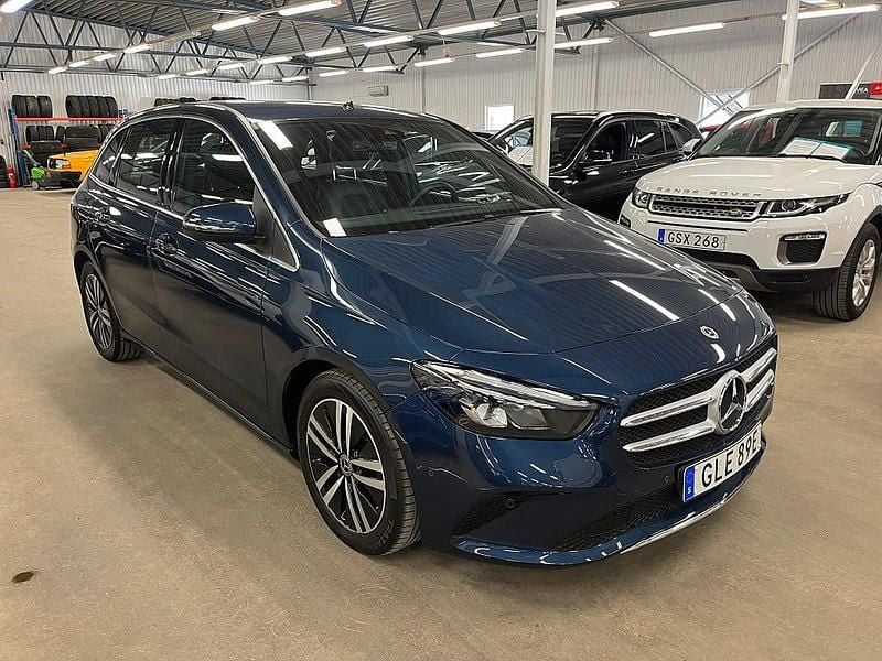 Begagnad Mercedes B180 116 HK (85 kW) 2022 Blå Minibuss