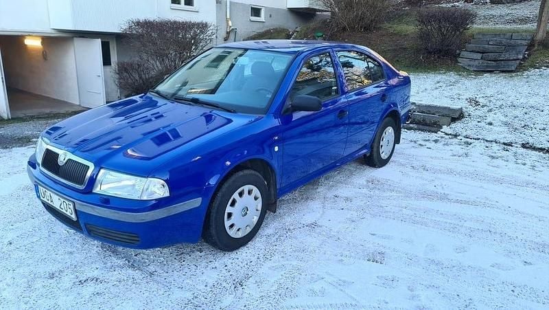 Blå Begagnad 2003 Skoda Octavia Halvkombi | 17 900 kr (Marknadspris) - Bild 1/4
