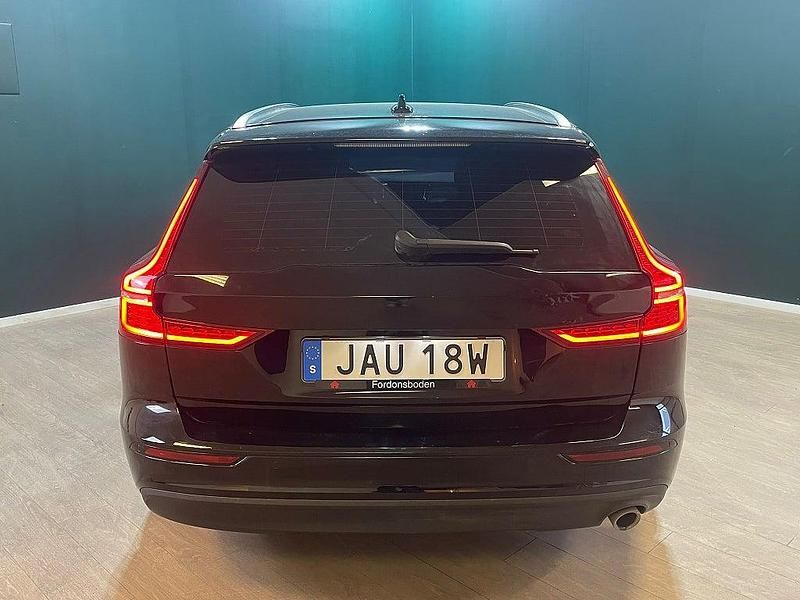 Begagnad Volvo V60 Momentum 150 HK (110 kW) 2019 Svart Kombi