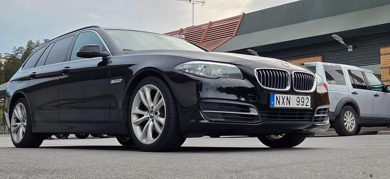 Begagnad BMW 520 Comfort Edition 184 HK (135 kW) 2014 Svart Kombi
