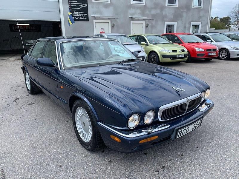 Begagnad Jaguar XJ Executive 237 HK (174 kW) 2001 Mörkblå Sedan