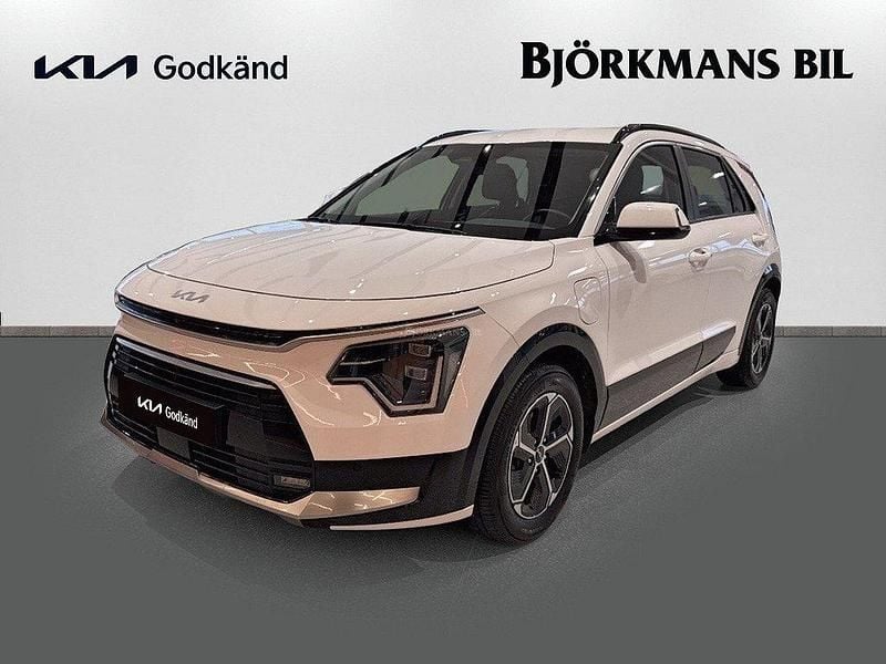 Vit (/ud/ clear white) Begagnad 2022 Kia Niro SUV | 279 000 kr (Bra pris) - Bild 1/4