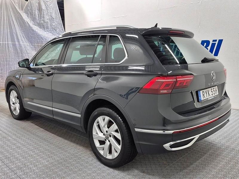 Begagnad VW Tiguan 150 HK (110 kW) 2023 Grå (urano grey) SUV