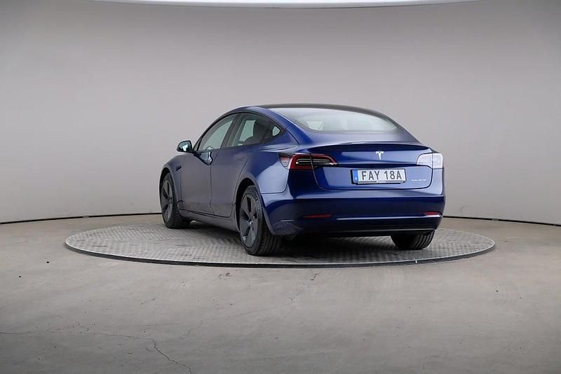 Begagnad Tesla Model 3 323 kW (440 HK) 2023 Blå Sedan