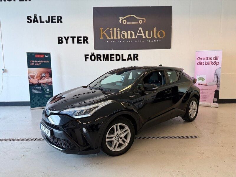 Svart Begagnad 2020 Toyota C-HR Active SUV | 210 000 kr (Marknadspris) - Bild 1/4