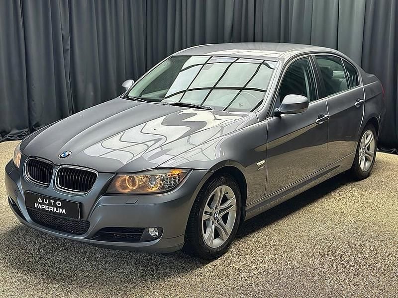 Begagnad BMW 320 Comfort Edition 177 HK (130 kW) 2009 Grå Sedan