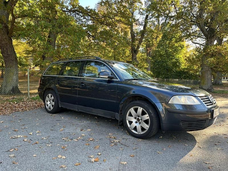 Grå Begagnad 2004 VW Passat Trendline Kombi | 13 000 kr (Marknadspris) - Bild 1/4