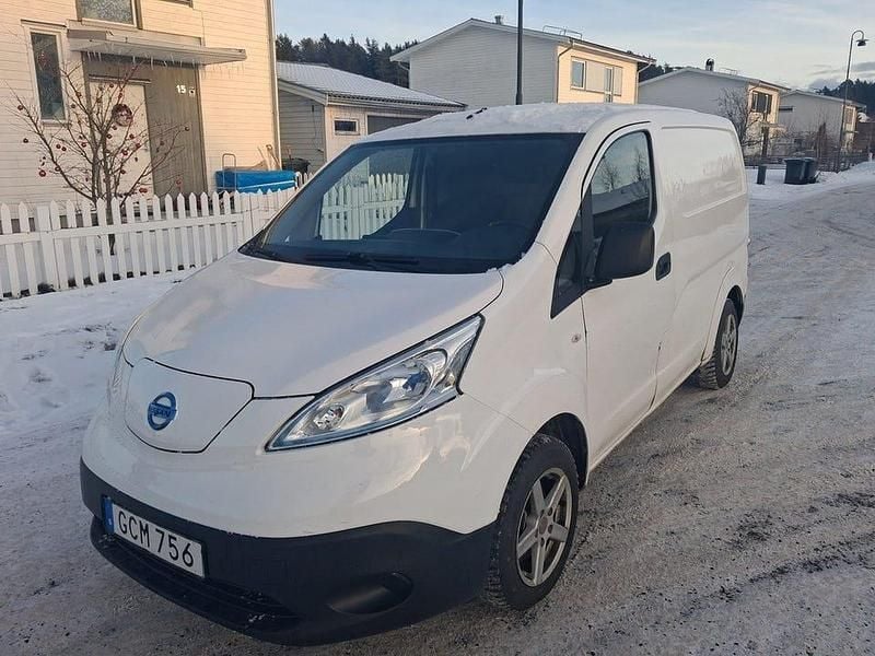 Vit Begagnad 2016 Nissan e-NV200 Minibuss | 61 250 kr (Superpris) - Bild 1/4