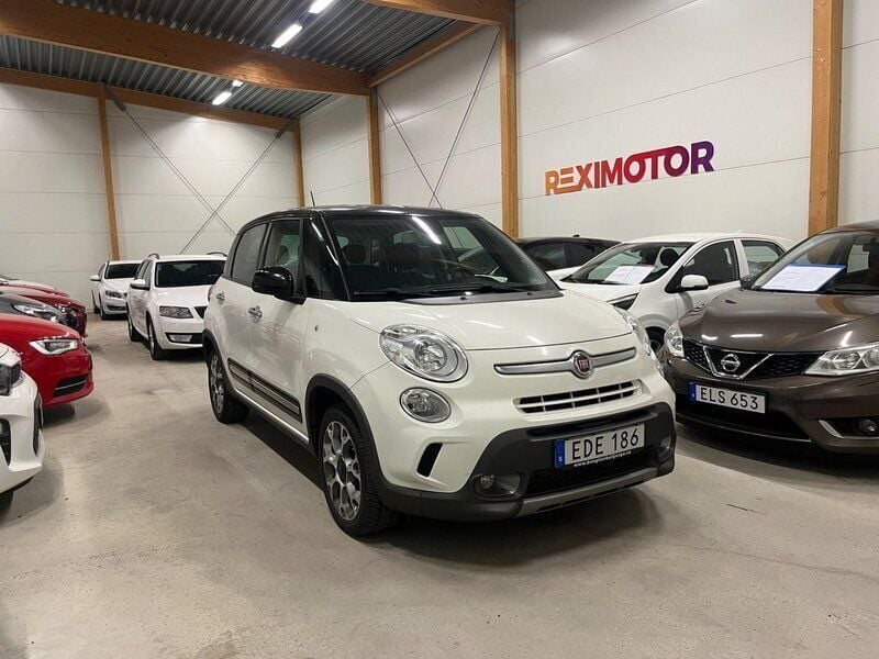 Vit Begagnad 2016 Fiat 500L Minibuss | 99 900 kr - Bild 1/4