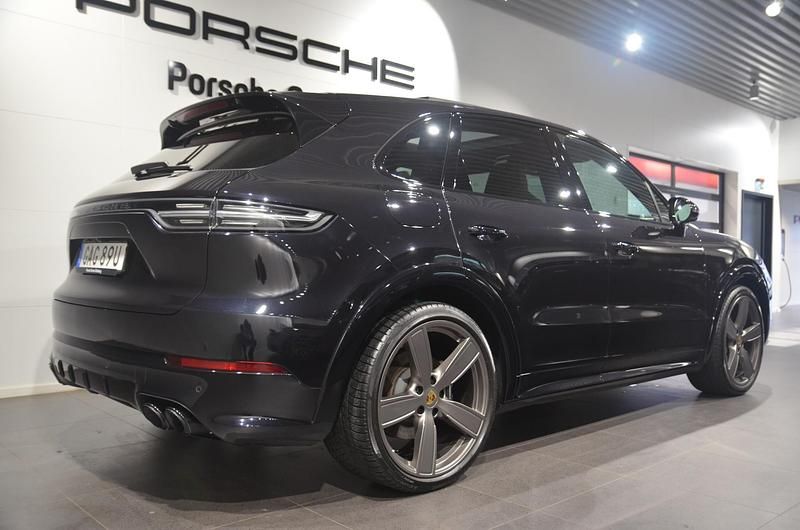 Begagnad Porsche Cayenne 462 HK (339 kW) 2022 Svart SUV
