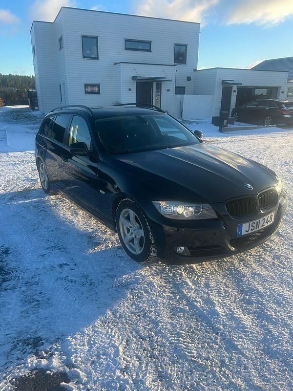 Begagnad BMW 320 170 HK (125 kW) 2009 Kombi