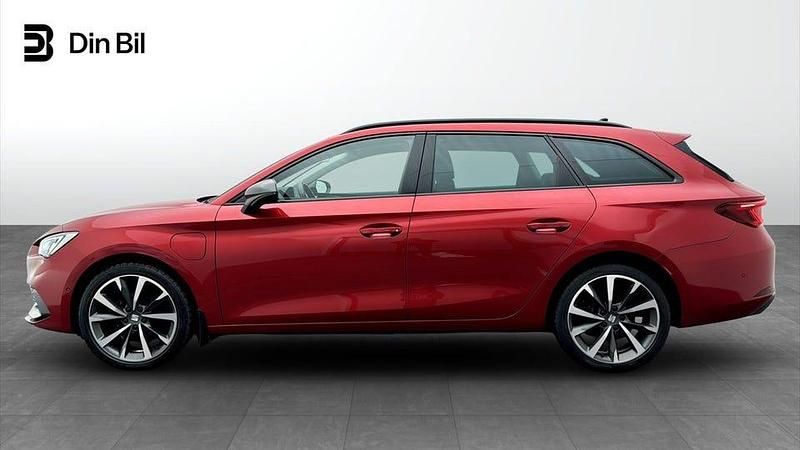 Begagnad Seat Leon FR 150 HK (110 kW) 2021 Desire red