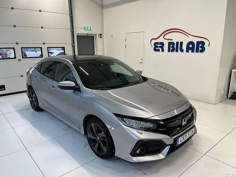 Silver Begagnad 2018 Honda Civic Executive Halvkombi | 164 900 kr (Marknadspris) - Bild 1/4