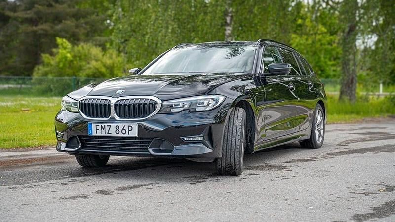Svart Begagnad 2021 BMW 330 Kombi | 282 000 kr (Bra pris) - Bild 1/4