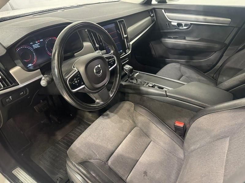 Begagnad Volvo V90 Momentum 190 HK (139 kW) 2016 Vit Kombi