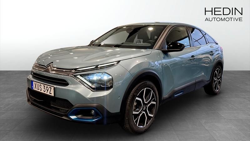 Blå (blue) Begagnad 2022 Citroën e-C4 Shine SUV | 229 800 kr (Dyr) - Bild 1/4