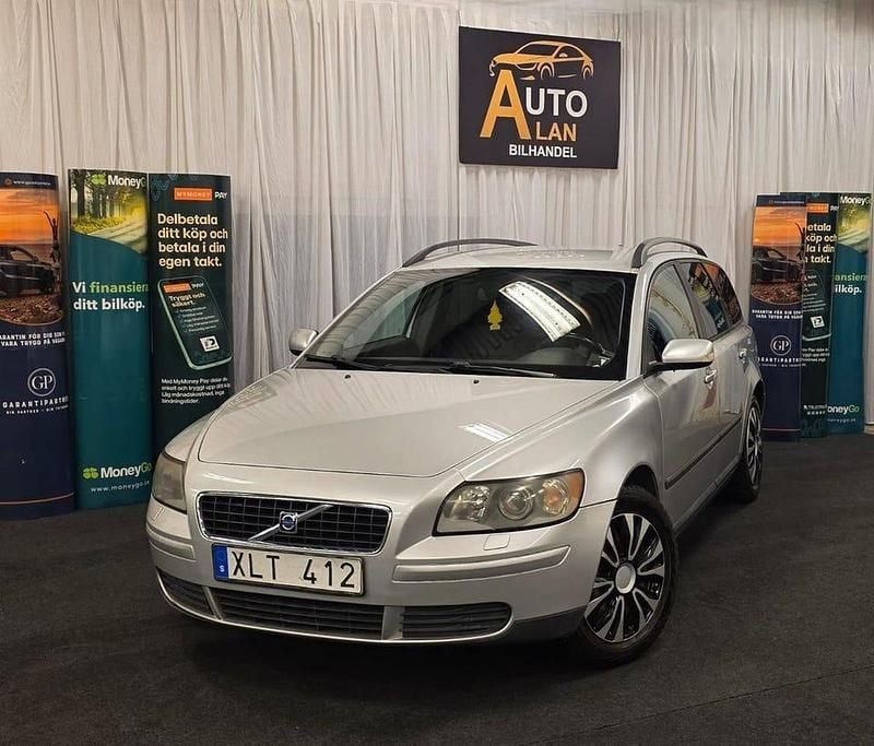 Grå Begagnad 2006 Volvo V50 Kombi | 29 900 kr (Marknadspris) - Bild 1/4