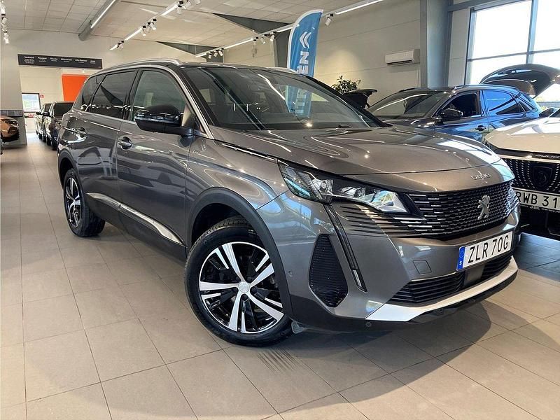 Grå Begagnad 2023 Peugeot 5008 GTi Minibuss | 329 900 kr (Marknadspris) - Bild 1/4