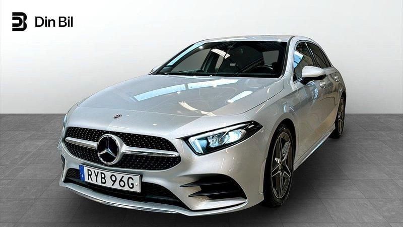 Silver Begagnad 2020 Mercedes A180 AMG Halvkombi | 244 900 kr (Bra pris) - Bild 1/4