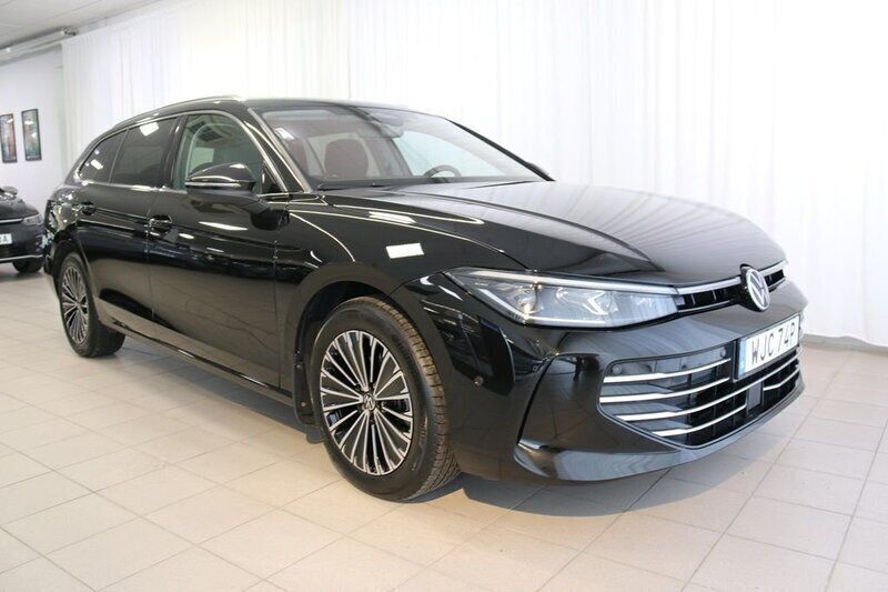 Svart Begagnad 2024 VW Passat Kombi | 389 000 kr (Dyr) - Bild 1/4