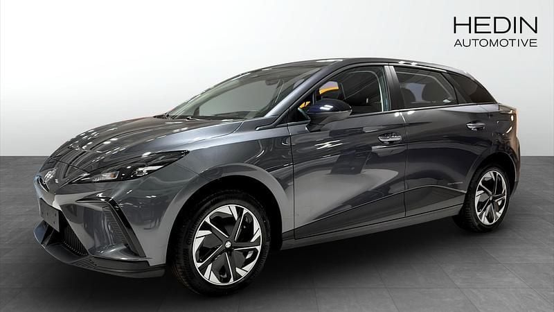 Begagnad MG MG4 EV 125 kW (170 HK) 2024 Grå Halvkombi