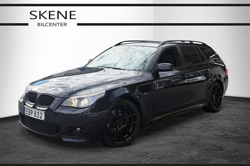 Svart Begagnad 2006 BMW 523 M Sport Kombi | 54 500 kr (Marknadspris) - Bild 1/4