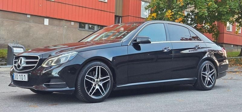 Svart Begagnad 2015 Mercedes E220 Sedan | 139 800 kr (Bra pris) - Bild 1/4