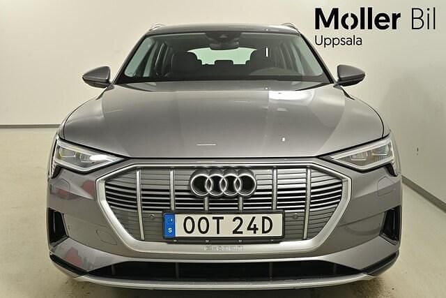 Begagnad Audi e-tron Proline 300 kW (408 HK) 2021 Tyfongrå metallic SUV