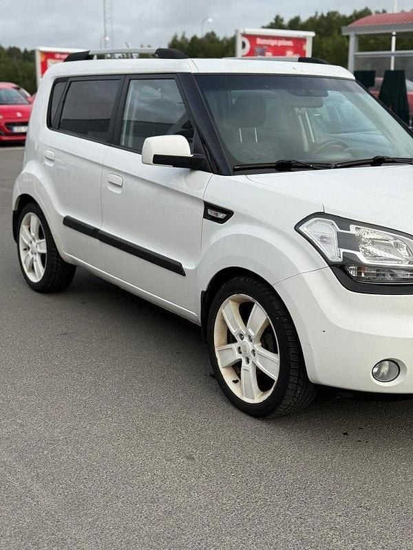 Vit Begagnad 2010 Kia Soul 4 SUV | 59 000 kr (Marknadspris) - Bild 1/4