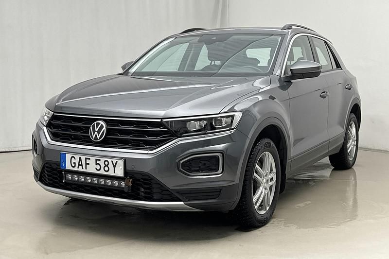 Mörkgrå Begagnad 2021 VW T-Roc SUV | 209 300 kr (Bra pris) - Bild 1/4