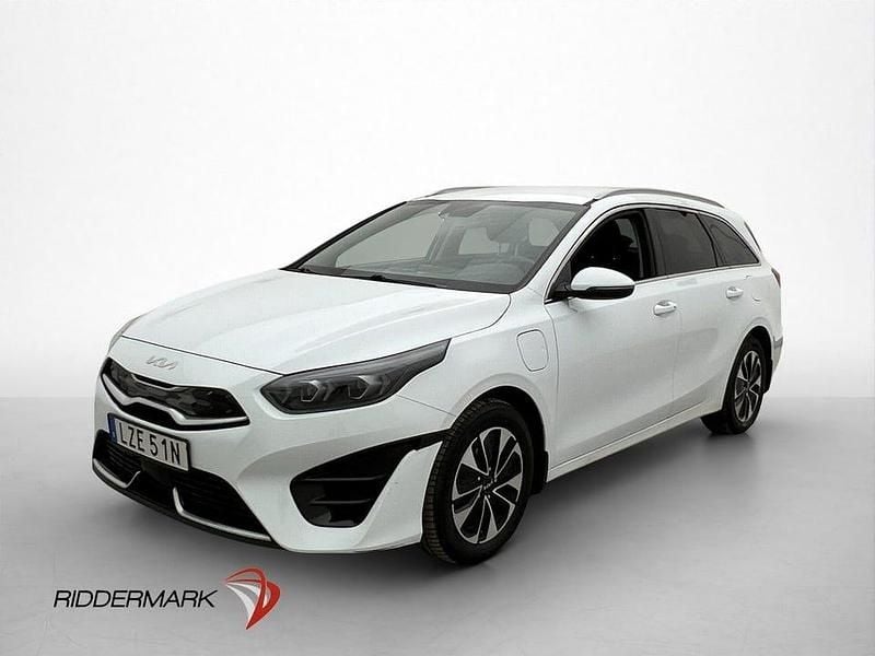 Begagnad Kia Ceed Advance 141 HK (103 kW) 2022 Vit Halvkombi