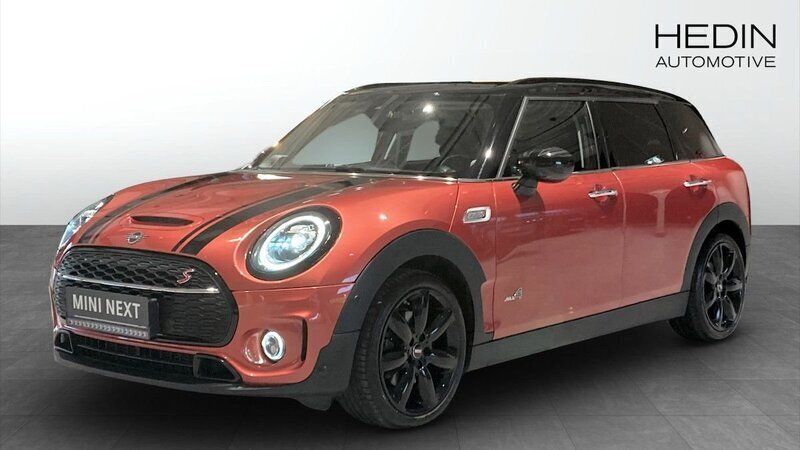 Röd Begagnad 2020 Mini Cooper S Clubman Kombi | 248 700 kr (Marknadspris) - Bild 1/4
