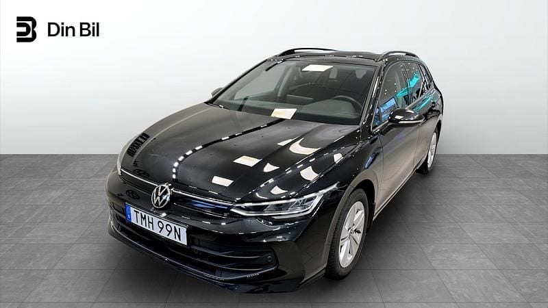 Svart Begagnad 2025 VW Golf VIII Life Kombi | 309 900 kr (Marknadspris) - Bild 1/4