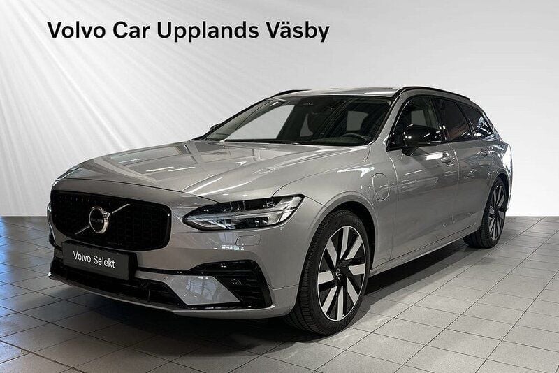Grå Begagnad 2024 Volvo V90 Plus Kombi | 514 900 kr (Marknadspris) - Bild 1/3