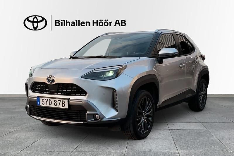 Silver Begagnad 2023 Toyota Yaris Hybrid SUV | 299 900 kr (Marknadspris) - Bild 1/3