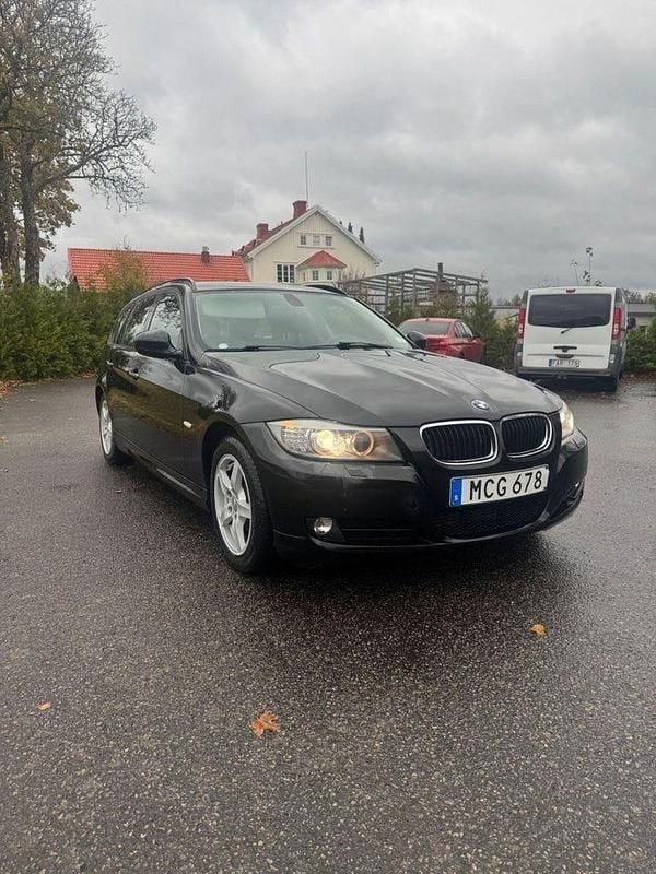 Svart Begagnad 2012 BMW 316 Kombi | 58 000 kr - Bild 1/4